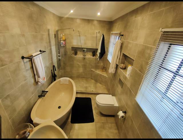 4 BEDROOM HOUSE FOR SALE IN BRACKENHURST